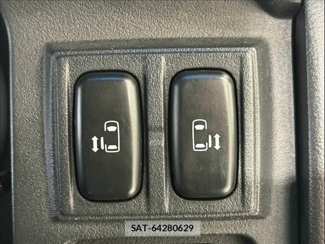 Mitsubishi DELICA 2016-03 8848745-26