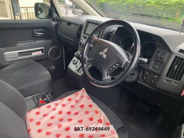 Mitsubishi DELICA 2014-02 8848747-11