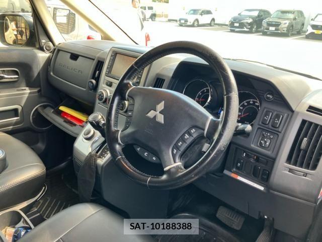 Mitsubishi DELICA 2011-12 8870836-13