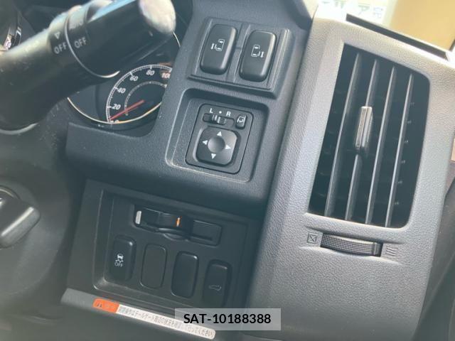 Mitsubishi DELICA 2011-12 8870836-14