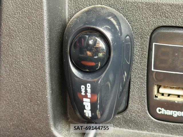 Mitsubishi DELICA 2007-12 8879495-10
