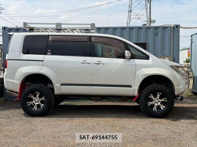 Mitsubishi DELICA 2007-12 8879495-17