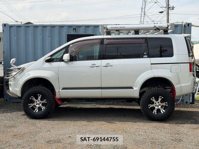 Mitsubishi DELICA 2007-12 8879495-18