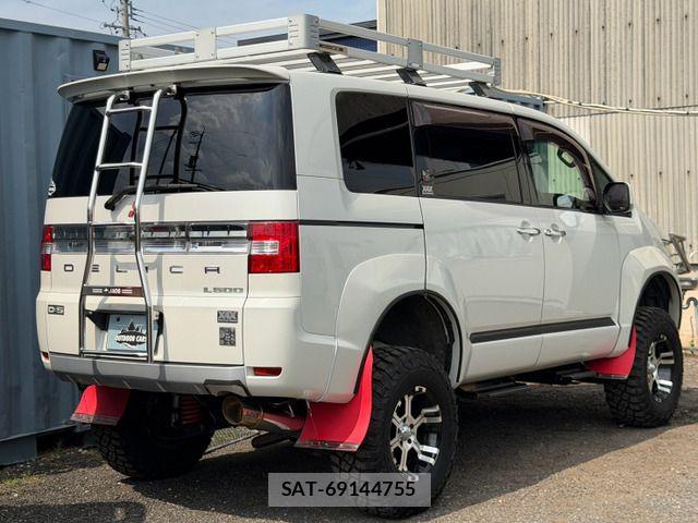 Mitsubishi DELICA 2007-12 8879495-19