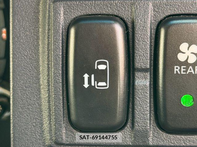 Mitsubishi DELICA 2007-12 8879495-6