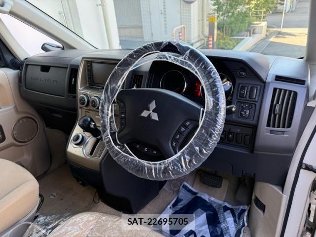 Mitsubishi DELICA 2007-10 8883532-13