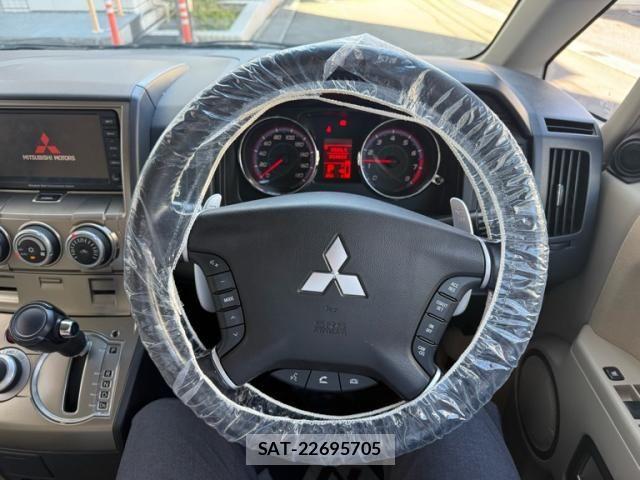 Mitsubishi DELICA 2007-10 8883532-14