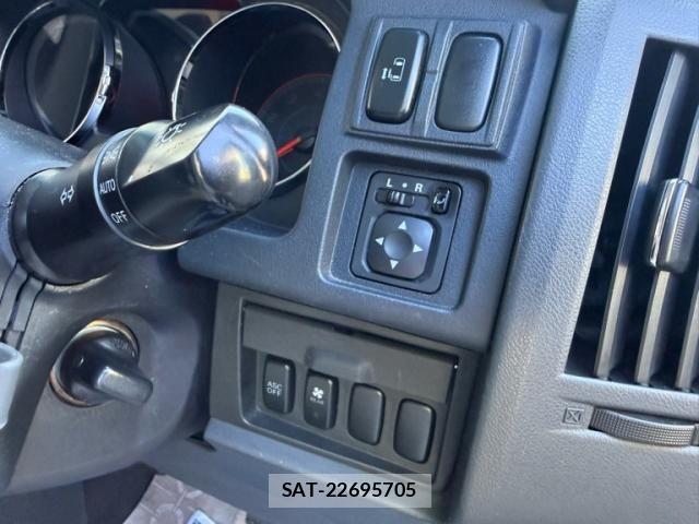 Mitsubishi DELICA 2007-10 8883532-17