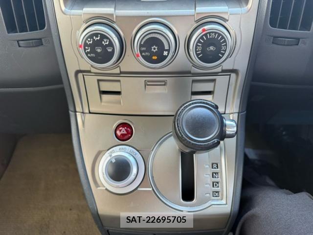 Mitsubishi DELICA 2007-10 8883532-18