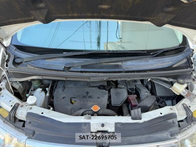 Mitsubishi DELICA 2007-10 8883532-27