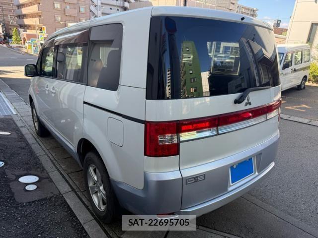Mitsubishi DELICA 2007-10 8883532-4