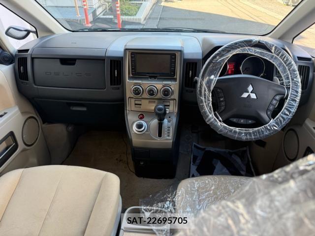 Mitsubishi DELICA 2007-10 8883532-8