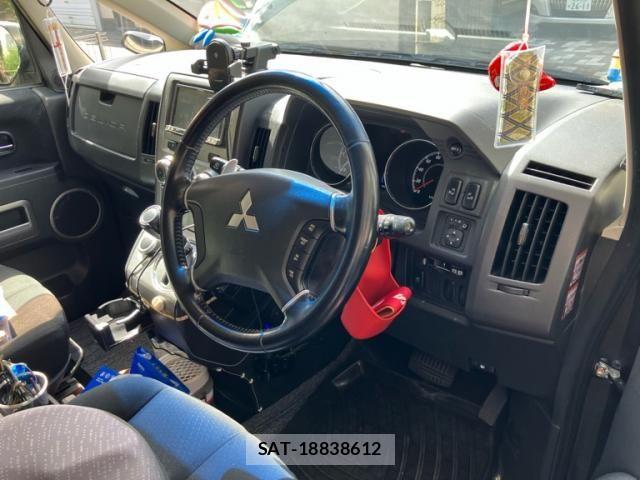 Mitsubishi DELICA 2013-09 8883535-14