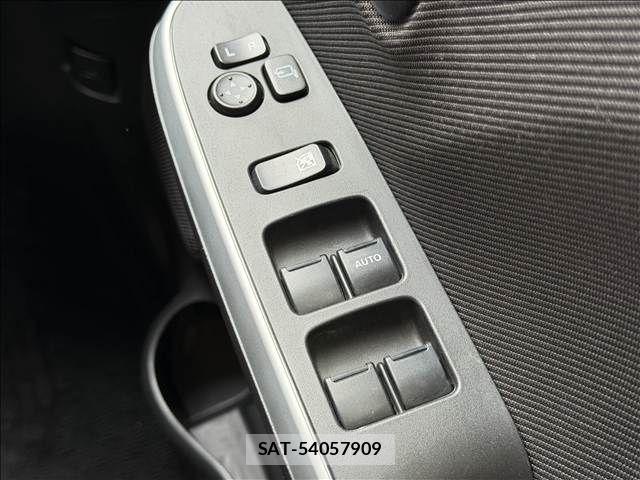 Mitsubishi DELICA D2 2016-02 8879508-28