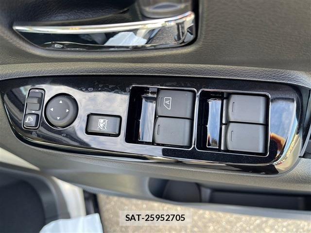 Mitsubishi DELICA MINI 2024-11 6496940-28