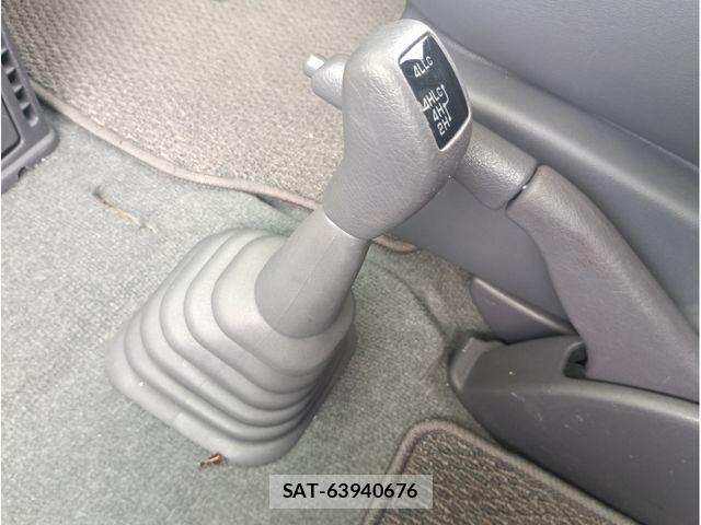Mitsubishi DELICA SPACEGEAR 2006-01 8879523-18