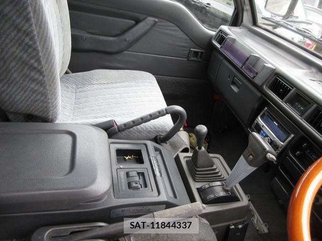 Mitsubishi DELICA 1995-03 8129843-23