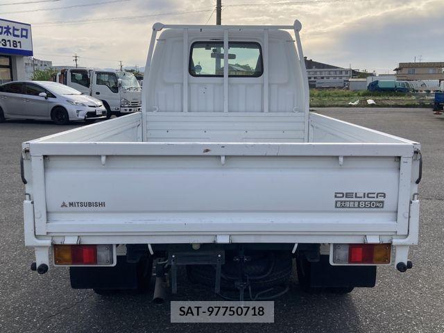 Mitsubishi DELICA TRUCK 2010-11 7217654-22