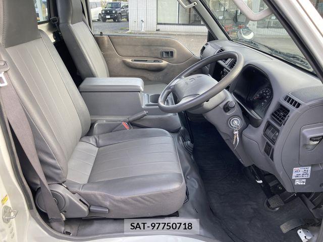 Mitsubishi DELICA TRUCK 2010-11 7217654-4