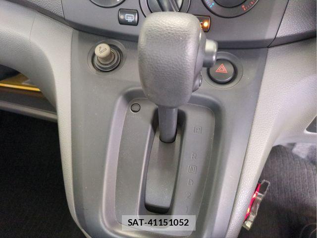 Mitsubishi DELICA VAN 2015-08 6611559-13