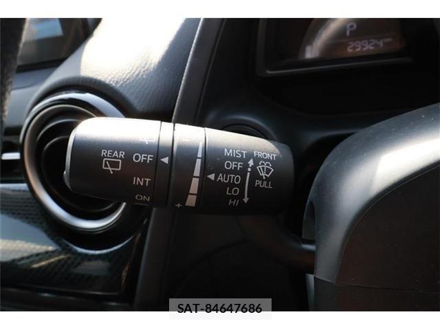 Mazda DEMIO 2018-02 5866755-23