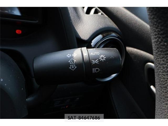 Mazda DEMIO 2018-02 5866755-24