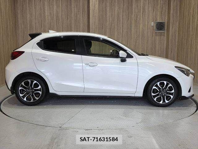 Mazda DEMIO 2014-12 6004152-18