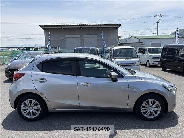 Mazda DEMIO 2015-06 6611566-10