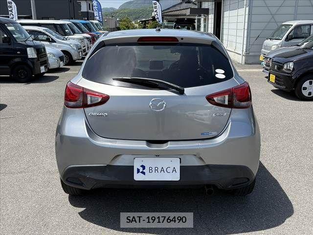 Mazda DEMIO 2015-06 6611566-13