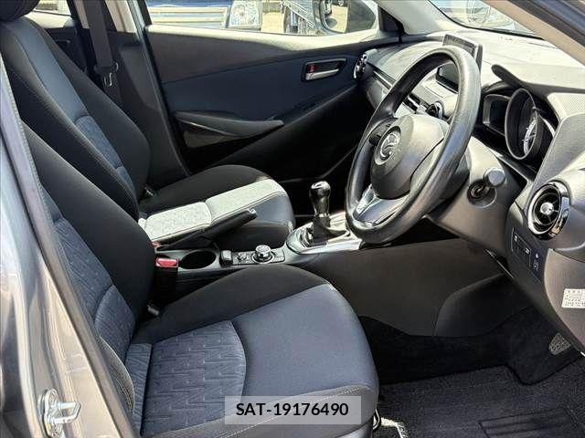 Mazda DEMIO 2015-06 6611566-17
