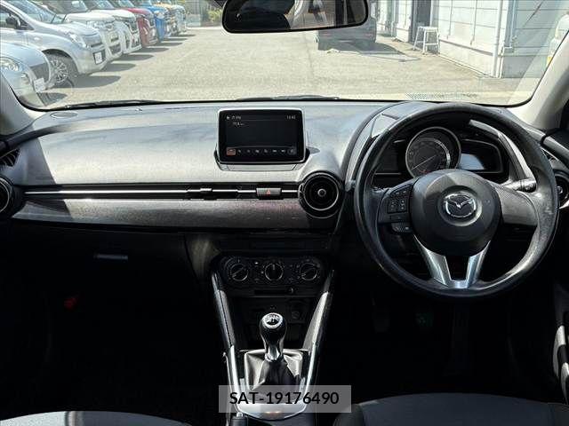 Mazda DEMIO 2015-06 6611566-1
