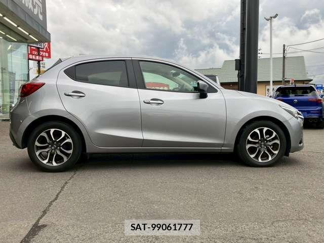 Mazda DEMIO 2014-12 6716052-16