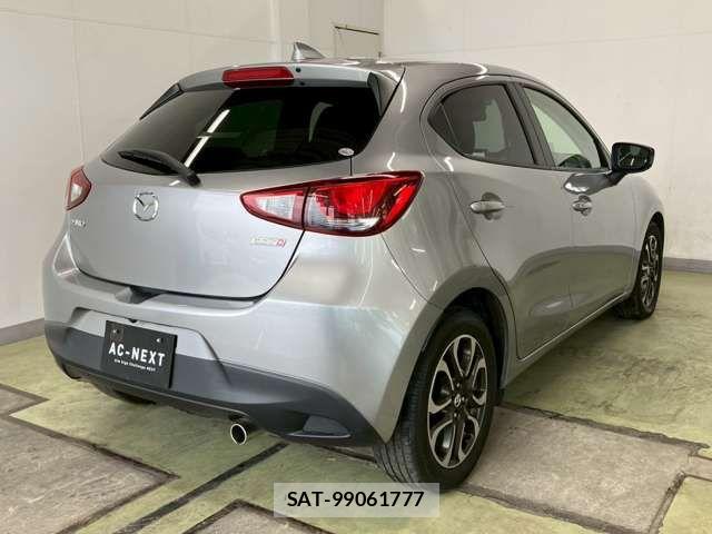 Mazda DEMIO 2014-12 6716052-17