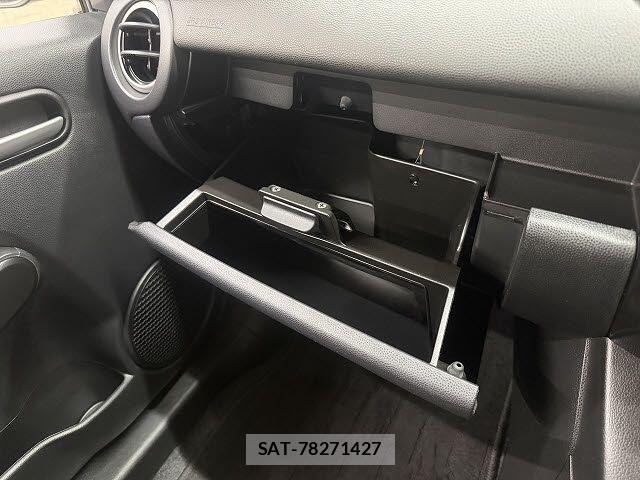 Mazda DEMIO 2013-11 6751392-20