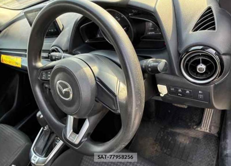 Mazda DEMIO 2019-10 6770215-6