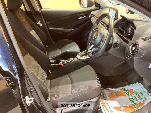 Mazda DEMIO 2018-01 6904396-19