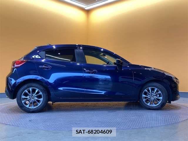 Mazda DEMIO 2018-01 6904396-6