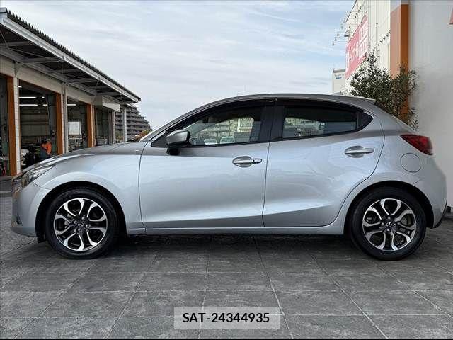 Mazda DEMIO 2018-02 6904398-10