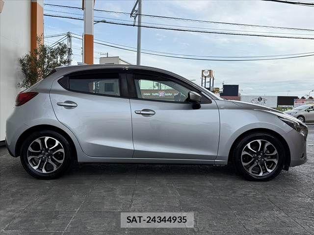Mazda DEMIO 2018-02 6904398-11