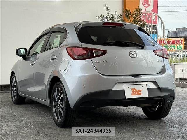 Mazda DEMIO 2018-02 6904398-12