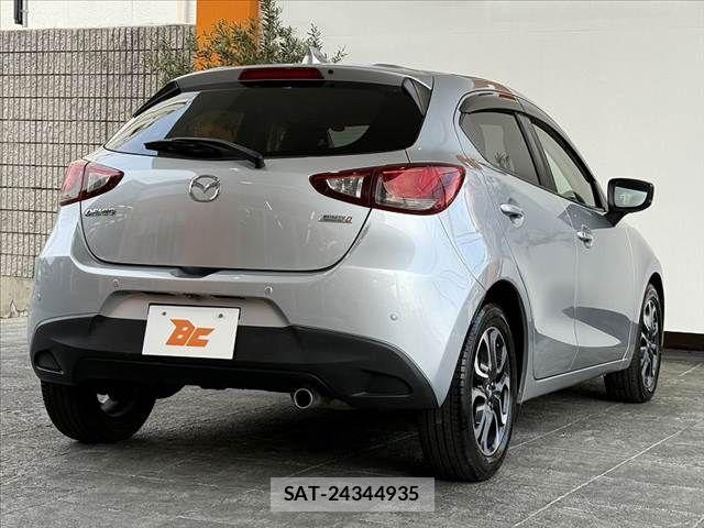 Mazda DEMIO 2018-02 6904398-14