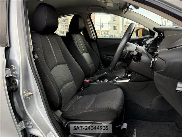 Mazda DEMIO 2018-02 6904398-15