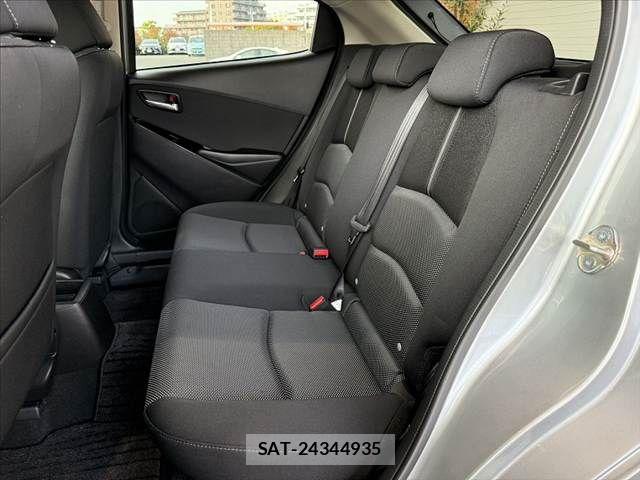 Mazda DEMIO 2018-02 6904398-18