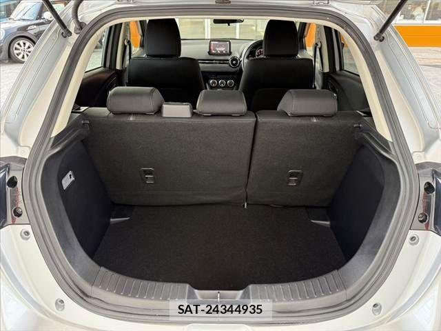 Mazda DEMIO 2018-02 6904398-19