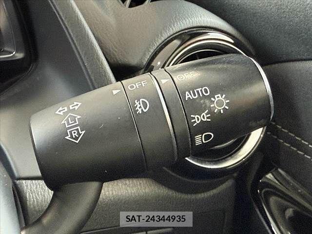 Mazda DEMIO 2018-02 6904398-28