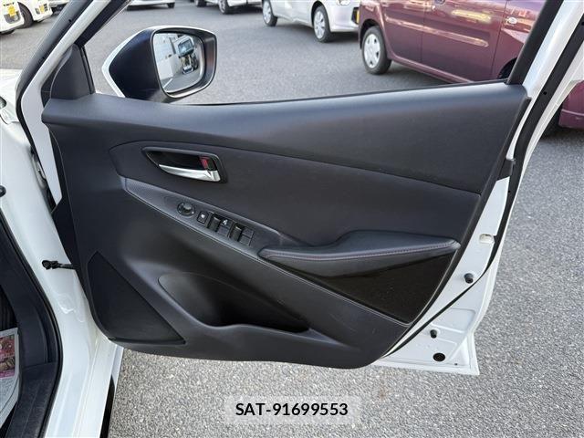 Mazda DEMIO 2015-01 6993214-21