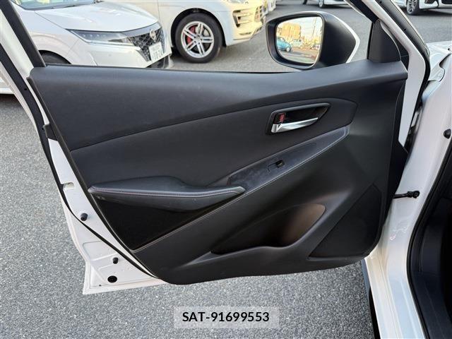 Mazda DEMIO 2015-01 6993214-24