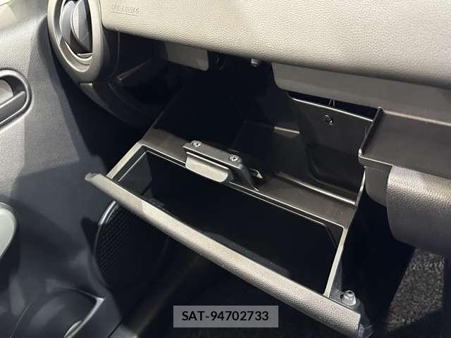 Mazda DEMIO 2013-06 7020368-17