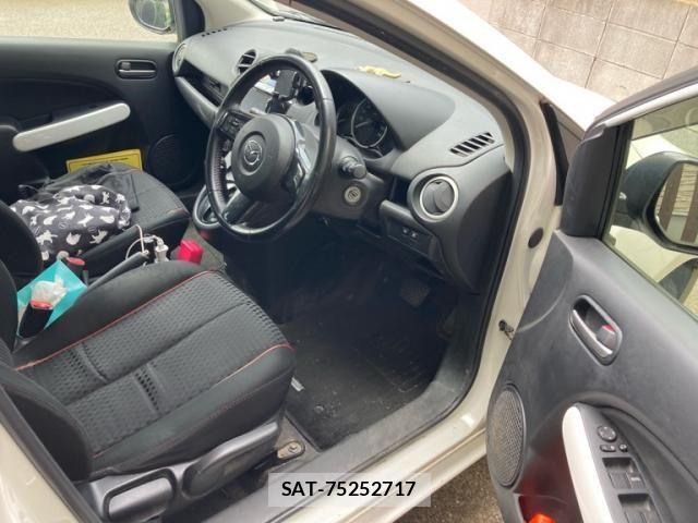 Mazda DEMIO 2013-08 7217667-10