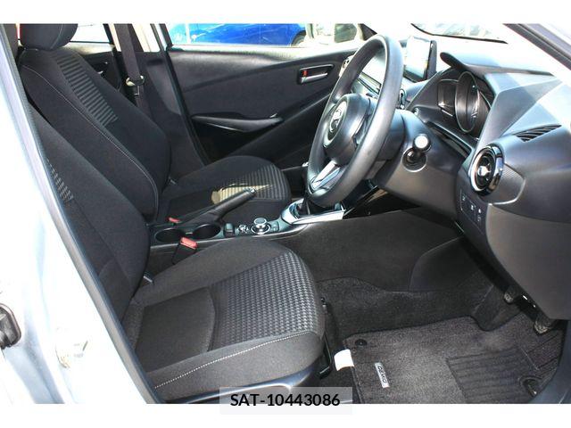 Mazda DEMIO 2017-06 7217722-10